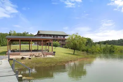 Image de Pet-Friendly Luxury Home With Incredible Outdoor Living, Private Dock + Hot Tub