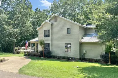 Image de Holiday at Pickwick lake minutes away from both marinas! Kid friendly.