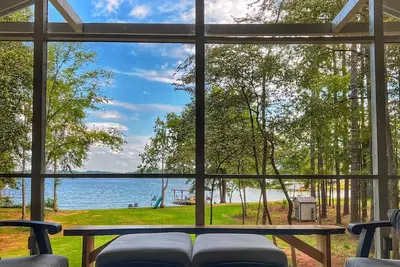 Image de 3 Bedroom + Kids Loft, Lovely Family Lake Front Vacation Home