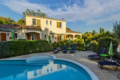 Image de Gite tout confort avec Clim, Piscine, jardin paysagé, garrigue et Pic St Loup