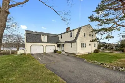 Image de Renovated Fortunes Rocks Beach Oasis!