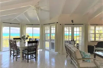 Image de Tranquil Villa, min to beach, granny suite capability, Panoramic Ocean Views