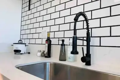 Image de Newly Remodeled Waikiki Condo 2br/1ba