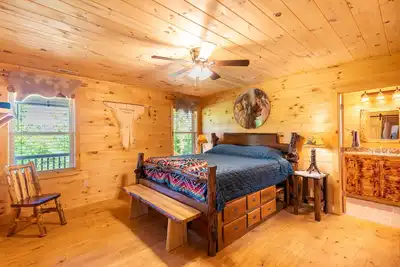 Image de New/3 Br 2 bath/Magnificent Mtns/Wi-Fi/5 mi. to Casino/Hot Tub/Fire pit.