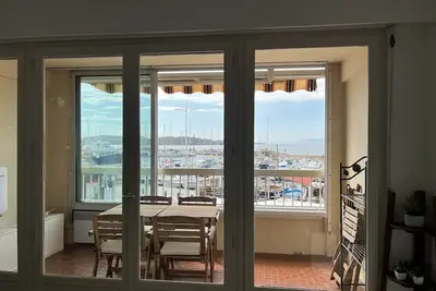 Image de Breathtaking view of the port of Brusc and the island of Embiez