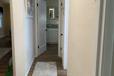 Image de Beautiful Southern Charm awaits your visit!