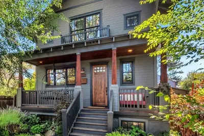 Image de Historic Neighborhood in heart of Downtown Bend Between Village And Old M