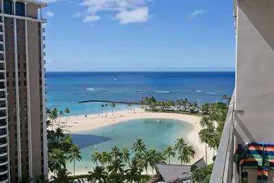 Image de Waikiki Condo - Ocean View - Minutes from the Beach!