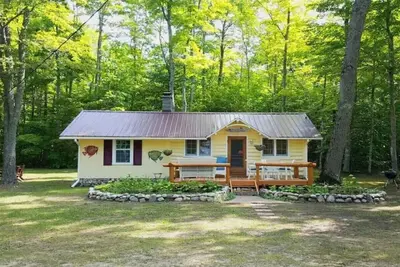 Image de Cottage Overlooking Paradise Lake