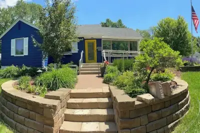 Image de 3bdr home, super-clean, cozy backyard, by Westends