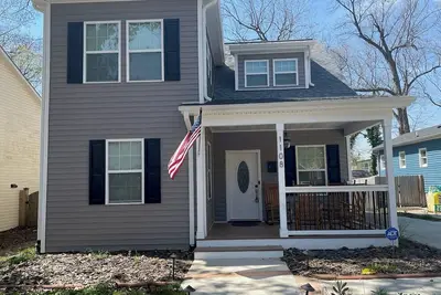 Image de Dt Raleigh 4 bedroom 4 bathroom house suited for large families!