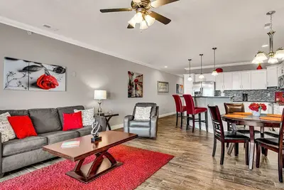 Image de Luxury Table Rock Lake Condo_Large Deck w Beautiful Lake Views_Free Daily Tickets_Near Sdc