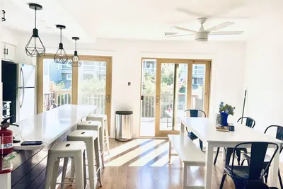 Image de Newly Renovated Beach Block Townhome! !