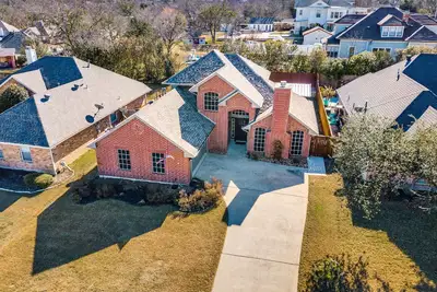 Image de Rockwall Lux Retreat💥Pool&Spa💥Covered Patio-5min walk downtown-Parks-Trails-Lake