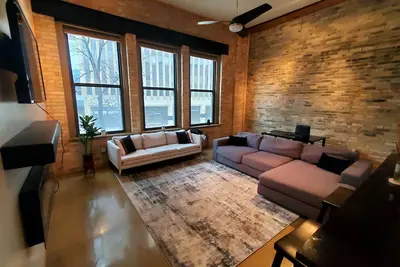 Image de Beautiful Modern Condo - Heart of Milwaukee!