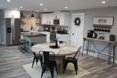Image de The Wright Retreat- Private Entry w/ Sauna & Hot Tub