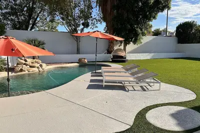 Luxury Sunny Days Scottsdale! Great Location+ No Fee Heated Saltwater Pool!