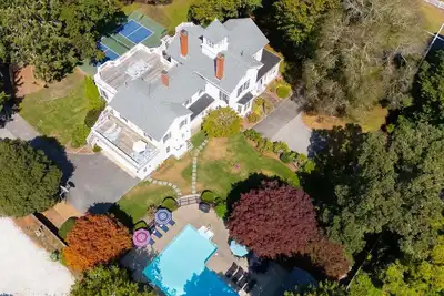 Image de Center Of It All: 454-Cv  Sea Captain's Estate with Heated Pool and Pickle Ball Court
