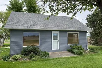 Image de Quiet Country Cottage 5 Minutes from Town!