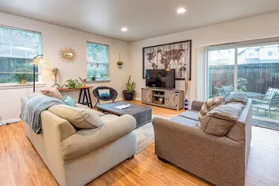 Image de Boho Vibes- family townhouse w/ gourmet kitchen