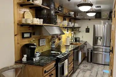 Image de No chores! / 8 guests /⬇️stairs /🦮🐈/Wi-Fi/ Jacuzzi/ easy access