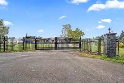 Image de One level Home w/hot tub minutes from Ilana Casino on Acreage. Close to freeway