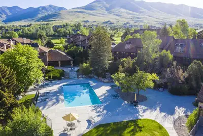 Image de 2 Bedroom Condo, Mountain and Golf Course Views!