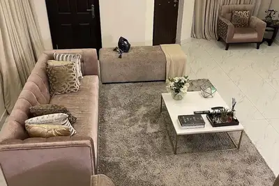 Image de Beautiful 4 Bedroom Terrace. Quiet get away in the City Center