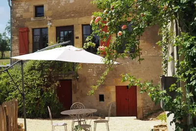 Image de Renovated historic stone house, cozy terrace - beautiful excursion destinations