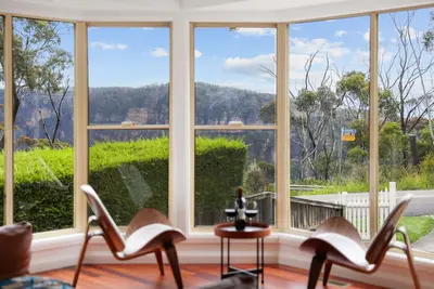Image de outstanding escarpment and valley views, close to lookouts and bushwalks
