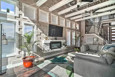 Image de Spacious Sevierville Home w\/ Hot Tub!