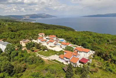 Image de Big spacious villa with 6 rooms, beautiful terrace & swimming pool and sea view