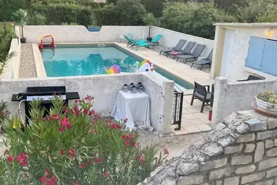 Image de Jolie maison provençale située dans un village médiéval