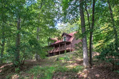 Image de Pisgah Pines | Cozy Log Cabin w/ Hot Tub & Fire Pit Near Asheville Airport