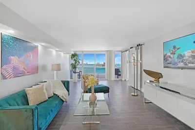 The Palms - Direct Water View New 2 Br Condo, 3 Miles to South Beach!