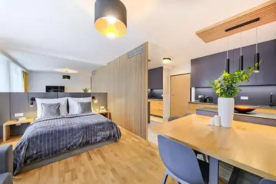 Image de Wooden Studio/ Aircon/ Balcony/ City Center
