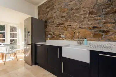 Image de Toast Lettings | Crossgate, 2 bedroom Durham City cottage with castle views