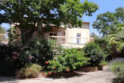Image de Le Tibere : Lieu calme & prisé; Piscine, garrigue, Provence. . .