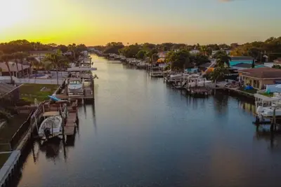 Image de Canal views, dock, Manatees, heated pool and more!