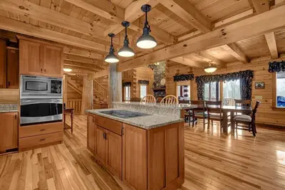 Image de Gorgeous Views of The Hocking State Forest! Wood Burning Fireplace, Hot Tub!