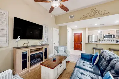 Image de Ground-floor condo with patio, central Ac, shared pool, & tennis