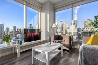 Image de Downtown Condo with Calgary Tower Views