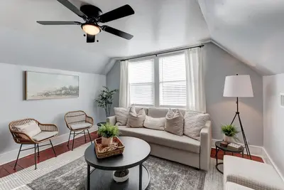 Image de Entire Unit: Charming 1br Midtown Oasis - Walk to Dining, Parks, and More