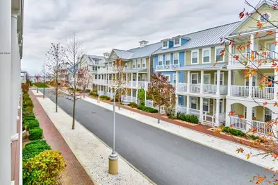 Image de The Harbor House-Bayside-Pool-2 Blocks from Beach