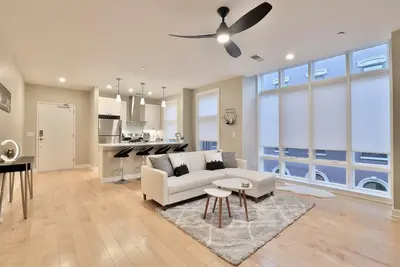 *New* XquisiteMidCenturyM0d~ Condo *Otr* w/Parking