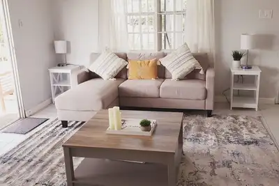 Image de Tropical Villa, 5 min 2Beaches & Attractions, Unique Outdoor Space&Modern Layout