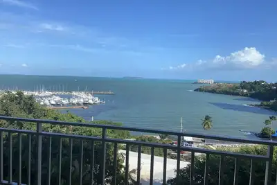 Image de Relaxing View at a 3 Bedroom Marina Condo