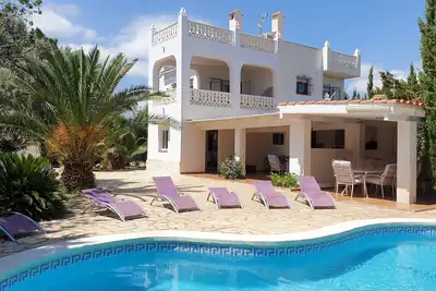 Image de Près de la plage, 8 chambres, A/C complète, jacuzzi, Bbq, internet 1000 Mbps