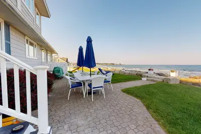 Image de Oceanfront Stunner w/ Kayaks, Beach Gear, Fireplace, Amazing Water Views & Pond