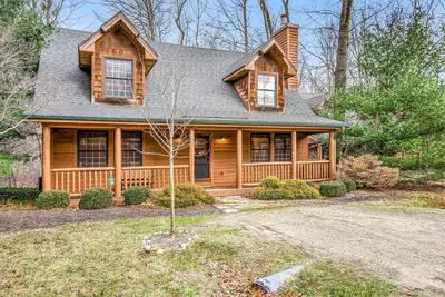 Image de Classic Family Cabin W/ Screened Deck, Free WiFi & Hot Tub